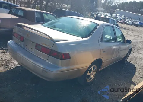 1999 Toyota Camry Le z USA, uszkodzony, nr VIN 4T1BG28K5XU902647